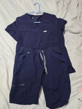 FIGS Women's Navy Scrub Top & Jogger Pants Set